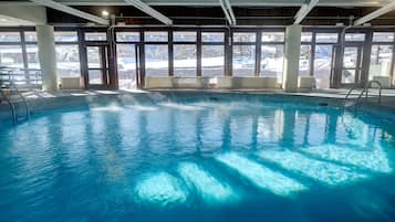 Indoor pool, sun loungers