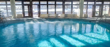 Indoor pool, sun loungers