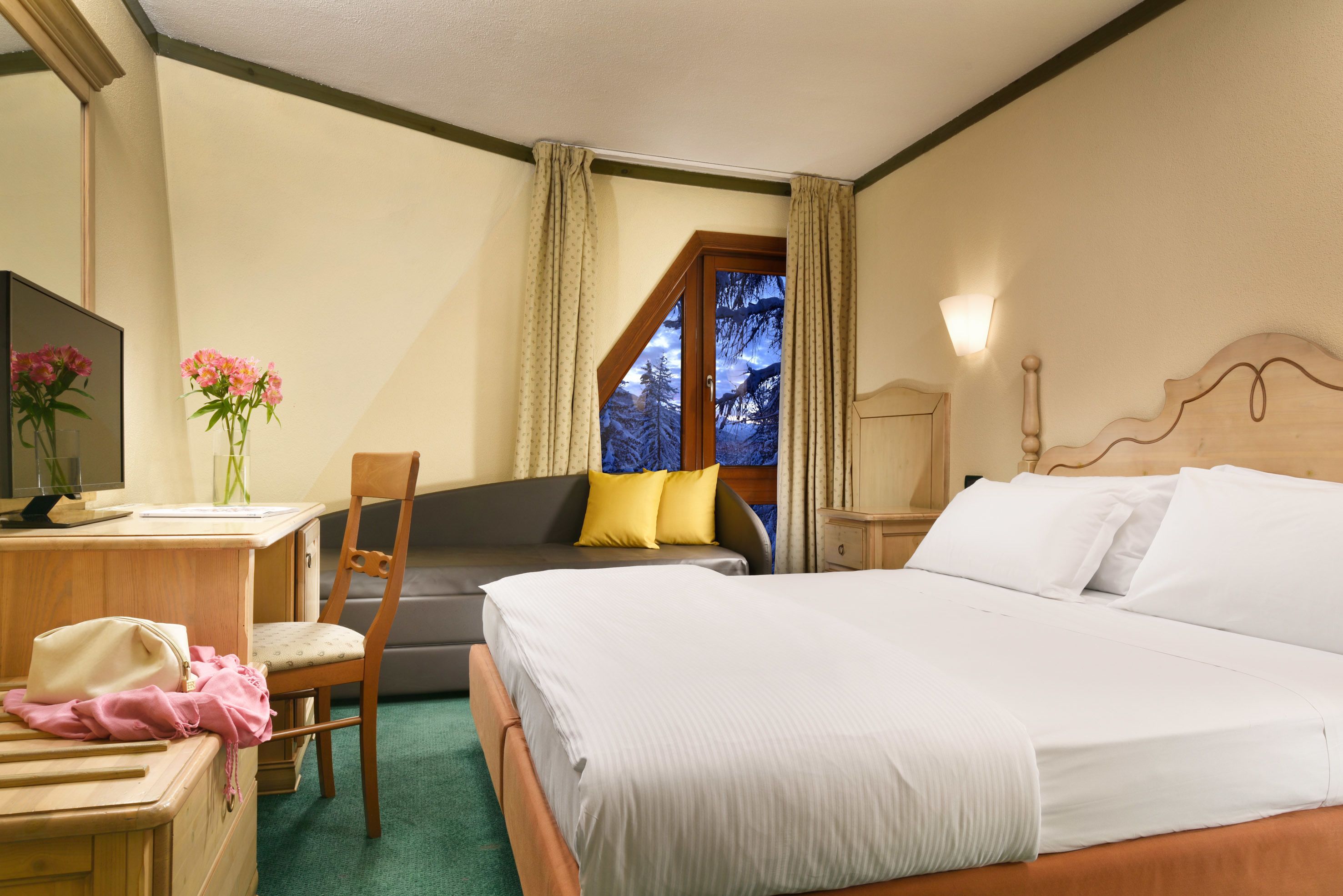 minibar, in-room safe, desk, blackout curtains