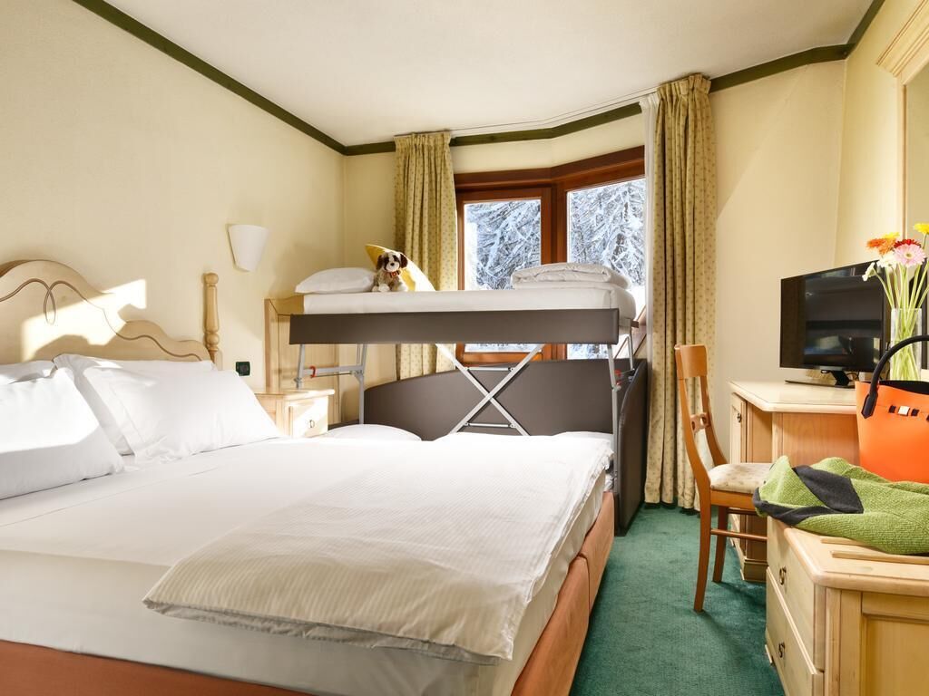 Minibar, coffre-fort, bureau, rideaux d’obscurcissement