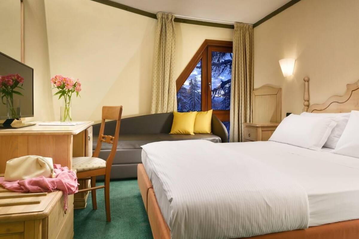 Minibar, una cassaforte in camera, una scrivania, tende oscuranti