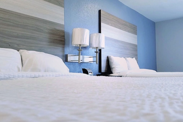 Escrivaninha, ferros/tábuas de passar roupa, Wi-Fi de cortesia