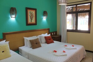 Chambre Triple Standard, vue piscine