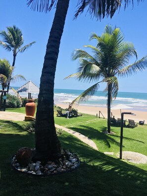 On the beach, sun-loungers, beach umbrellas, beach towels - Anauí Pousada (Ipojuca)