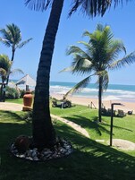 Ubicación a pie de playa, tumbonas, sombrillas y toallas de playa