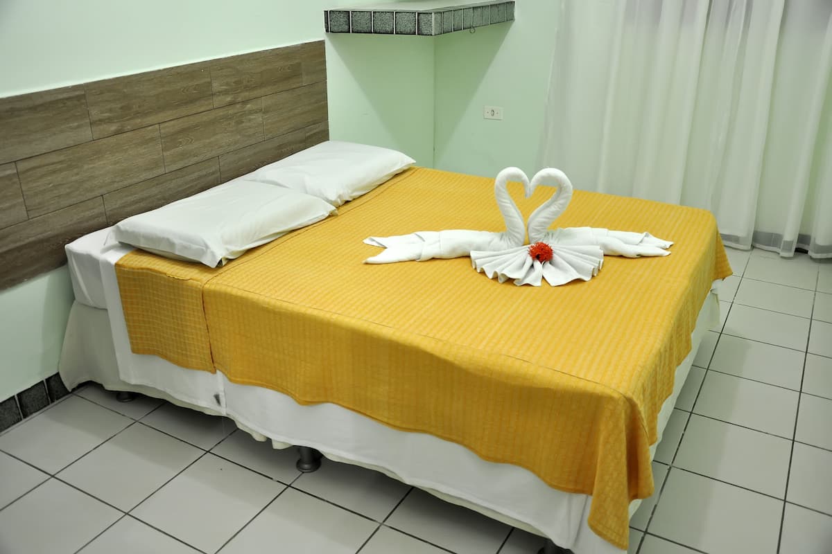 Standard Chalet | Minibar, blackout drapes, free WiFi, bed sheets