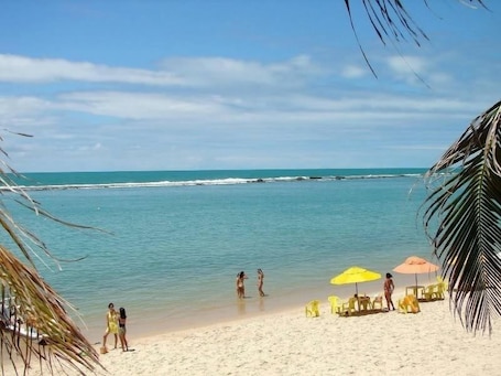 Una playa cerca
