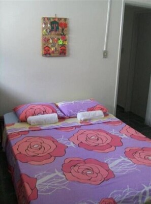 Caja fuerte, tabla de planchar con plancha, wifi gratis