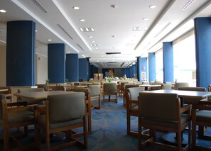 Breakfast, lunch, dinner served; pool views