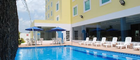 Outdoor pool, sun loungers