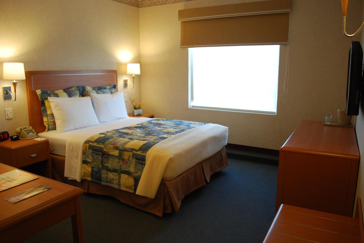 Standard Room | In-room safe, individually furnished, desk, blackout drapes