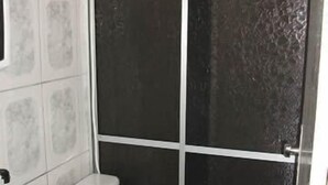 Shower, hair dryer (on request) - Pousada Paraíso das Águas (Maceió)