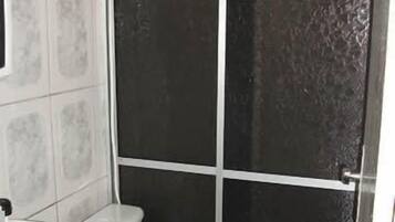 Chuveiro, secador de cabelo (mediante solicitação)