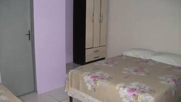 Quarto Standard | Frigobar, ferros/tábuas de passar roupa, Wi-Fi de cortesia