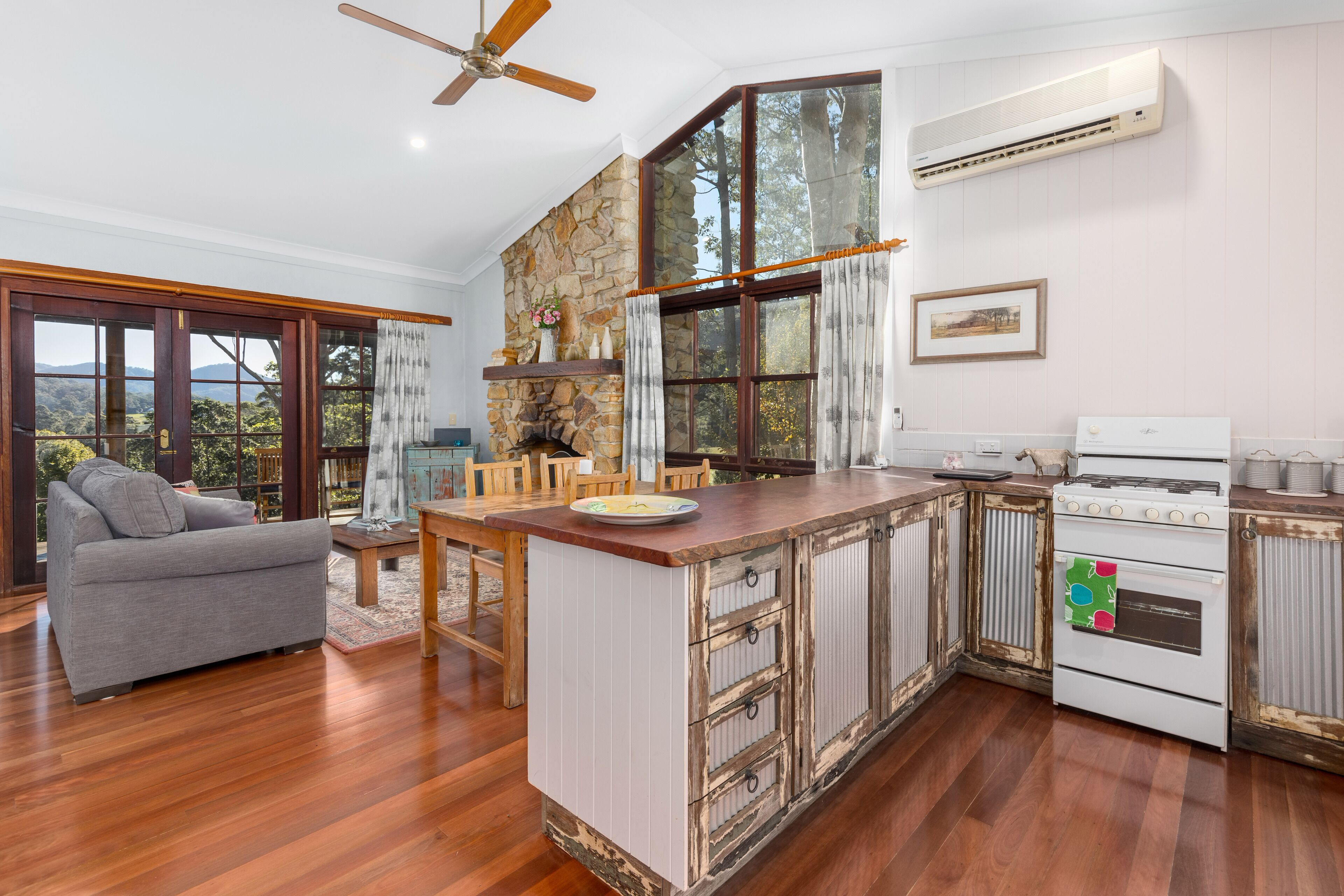 1BR High Country Cottage  | Private kitchen | Fridge, microwave, oven, stovetop