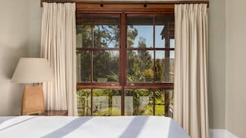 Cottage (1BR Asian Cottage ) | Luxe beddengoed, verduisterende gordijnen, een strijkplank/strijkijzer