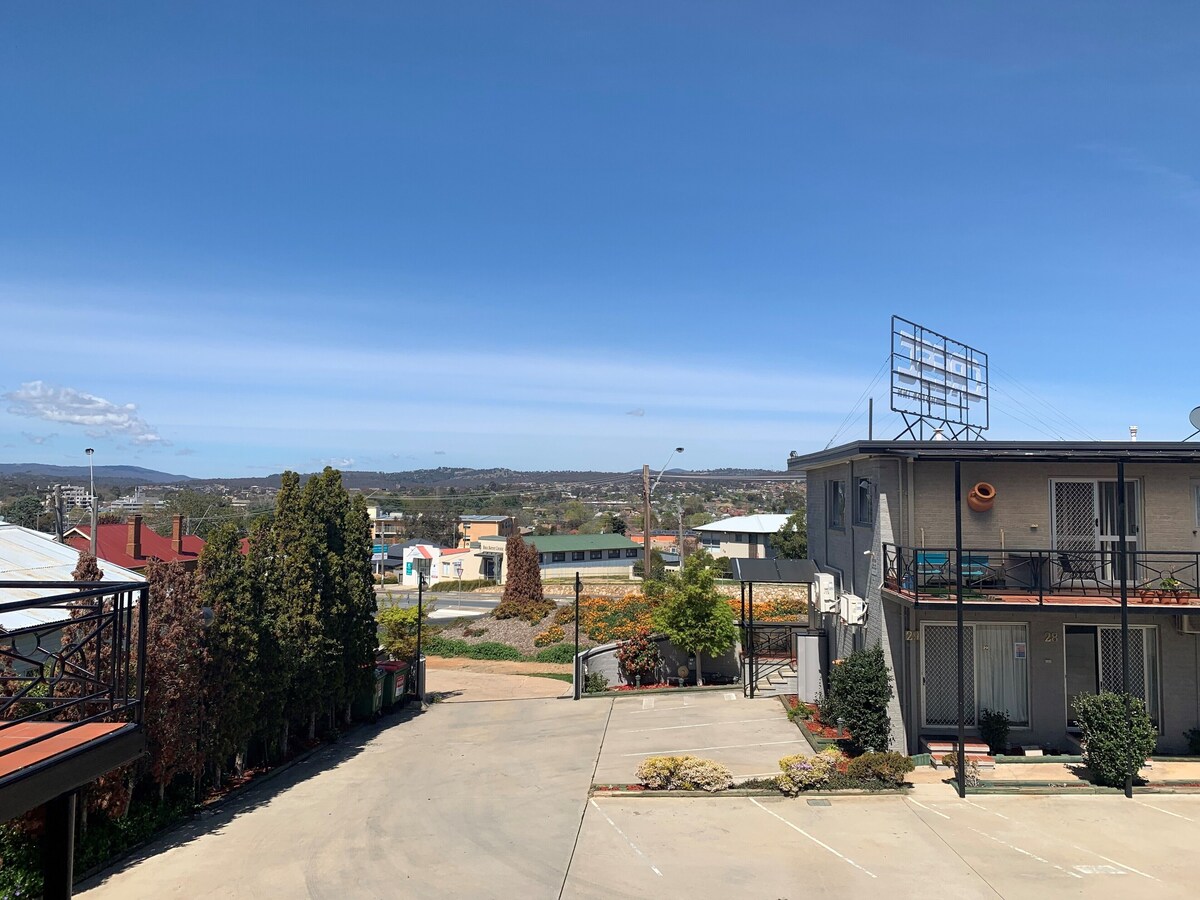 Crest Motor Inn