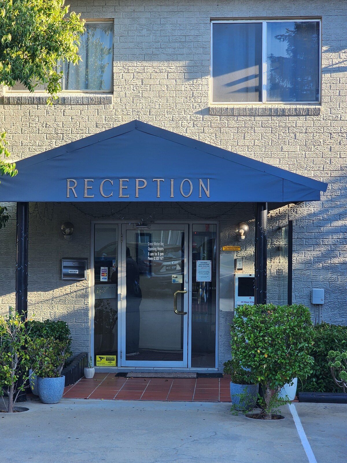 Crest Motor Inn