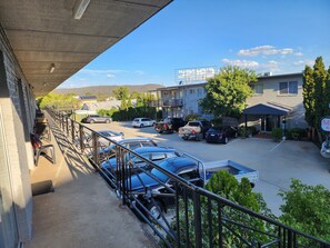 Exterior - Crest Motor Inn (Queanbeyan)