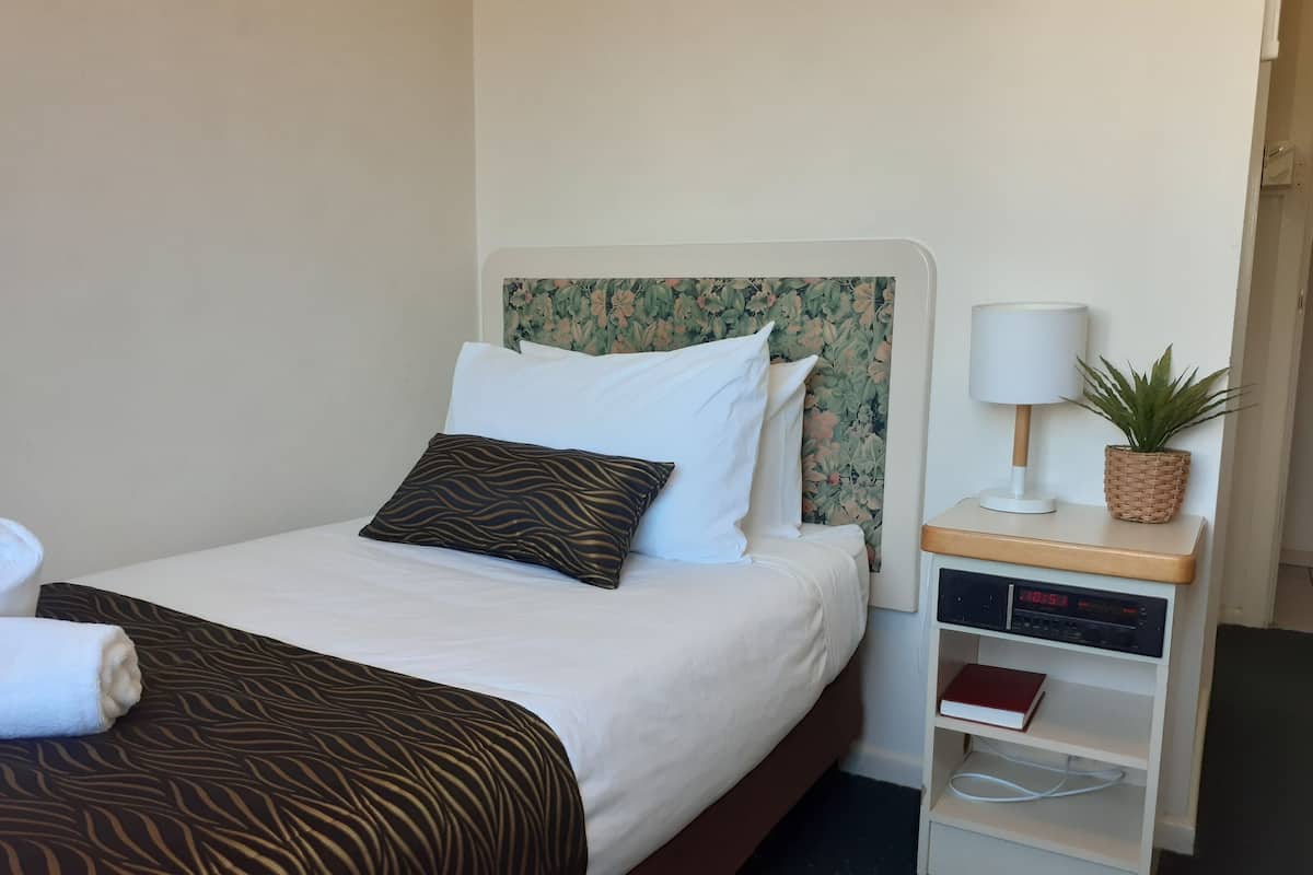 Standard Single | Desk, free WiFi, bed sheets