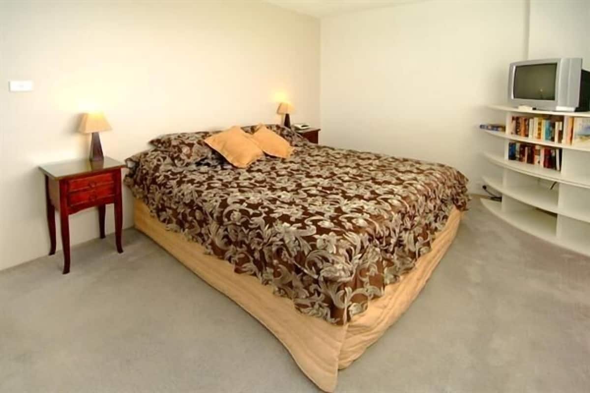 2 Bedroom Apartment 25 | 1 bedroom, individually decorated, individually furnished