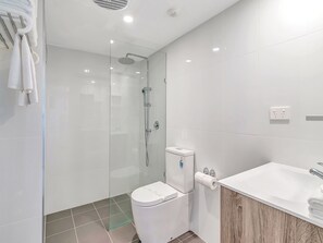 3 Bedroom Apartment 16 | Bathroom | Hair dryer, towels