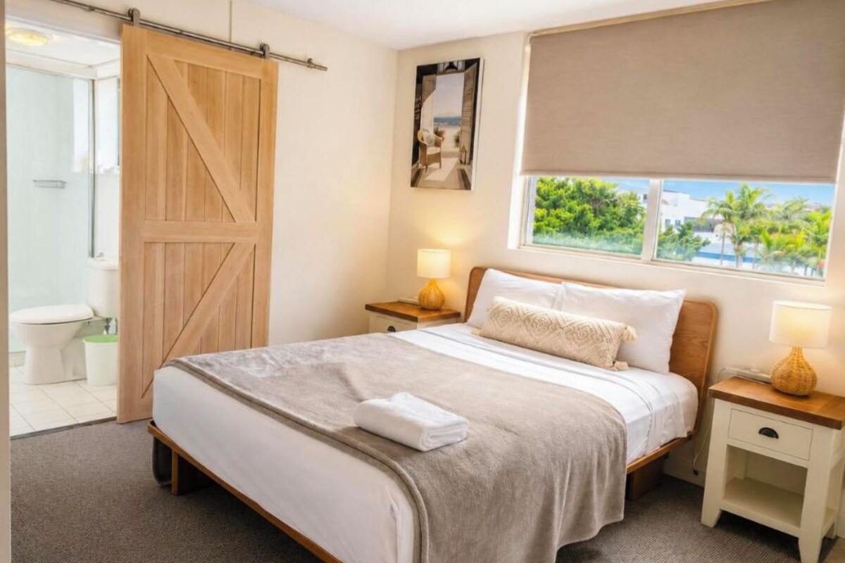 Three-Bedroom Apartment - Apartment 11 | 1 bedroom, iron/ironing board, individually decorated
