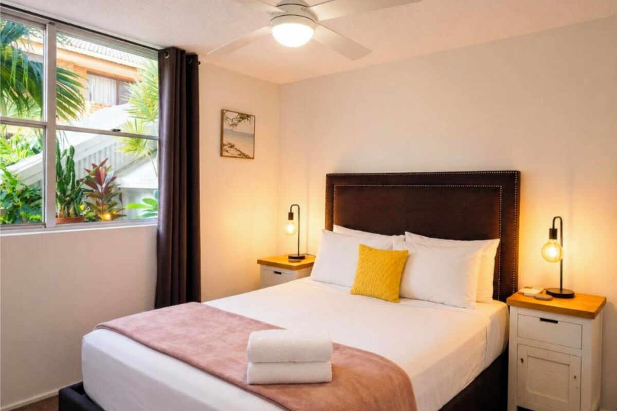 Three-Bedroom Apartment with Garden View (unit4) | 1 bedroom, iron/ironing board, individually decorated
