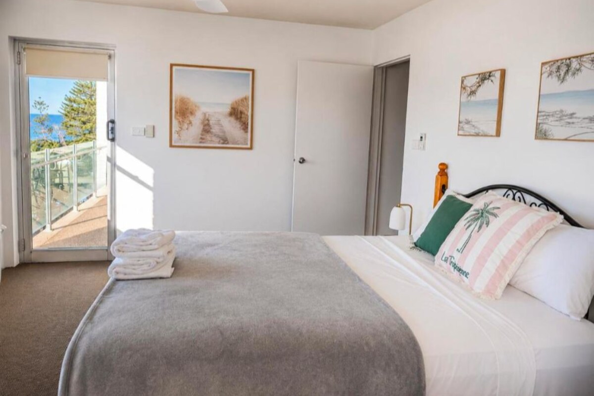 3 Bedroom Apartment 19 | 1 bedroom, iron/ironing board, individually decorated