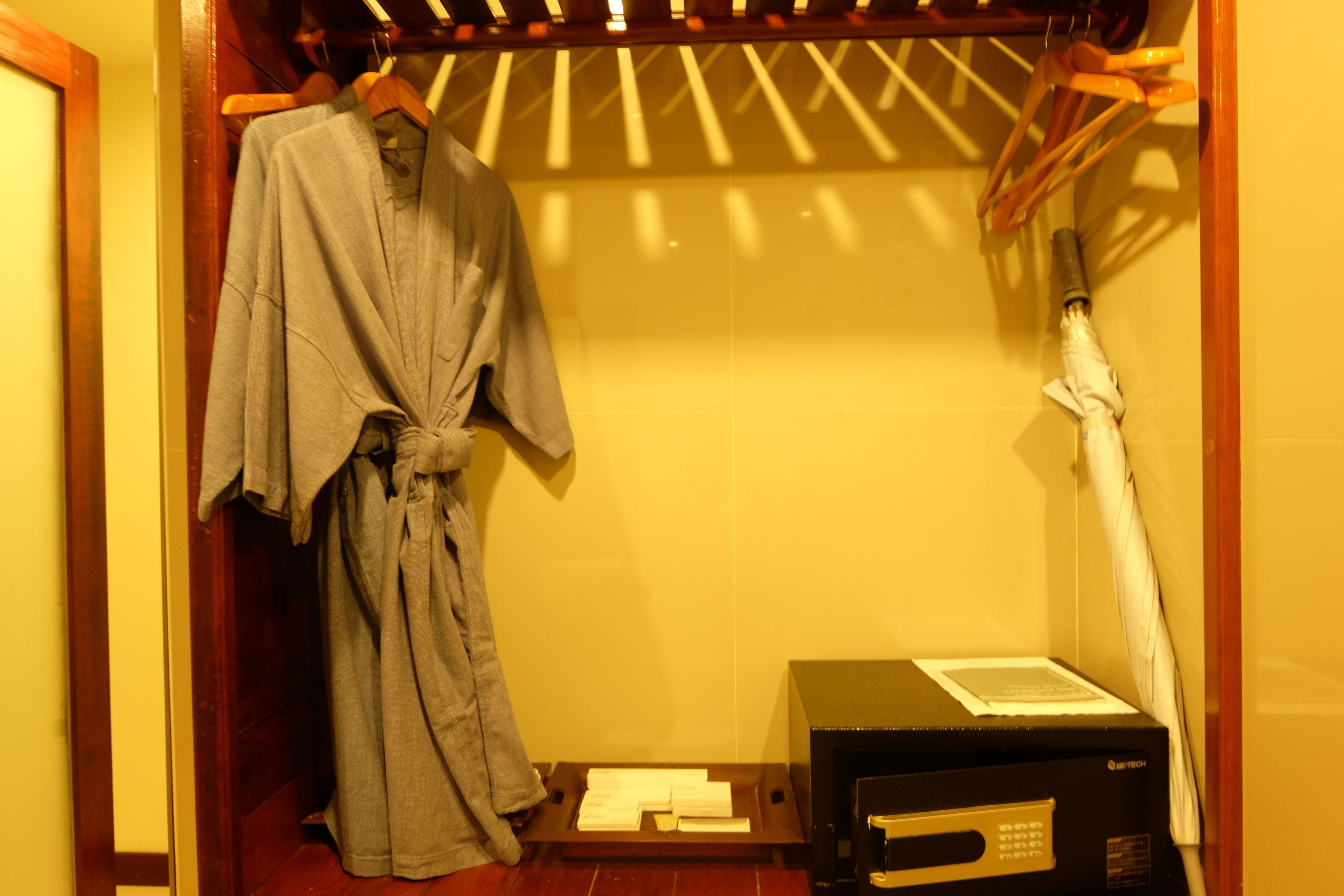 deluxe room, pool view | room amenity