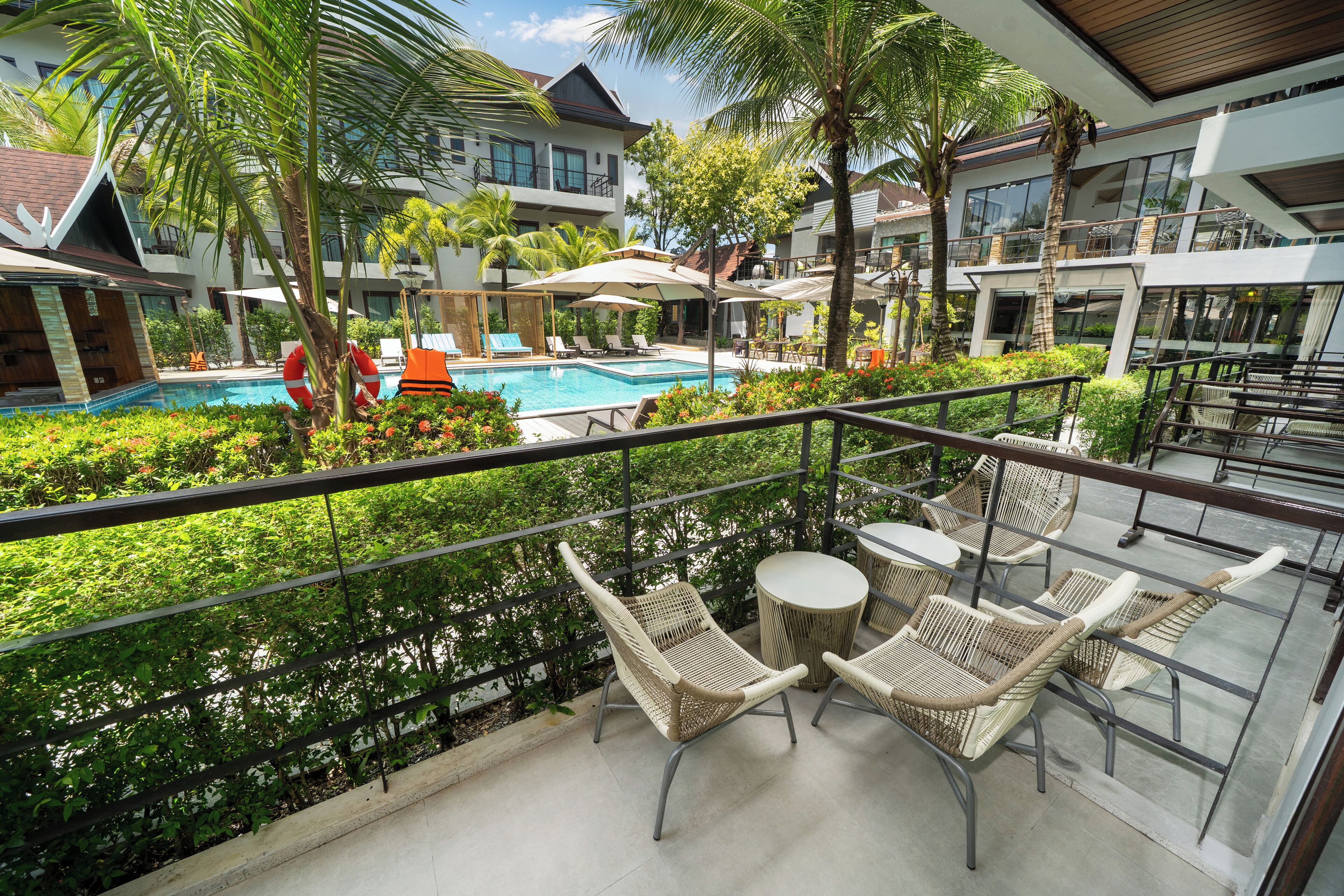1 King Bed, Premier Pool View, Non-Smoking | In-room safe, desk, soundproofing, free WiFi