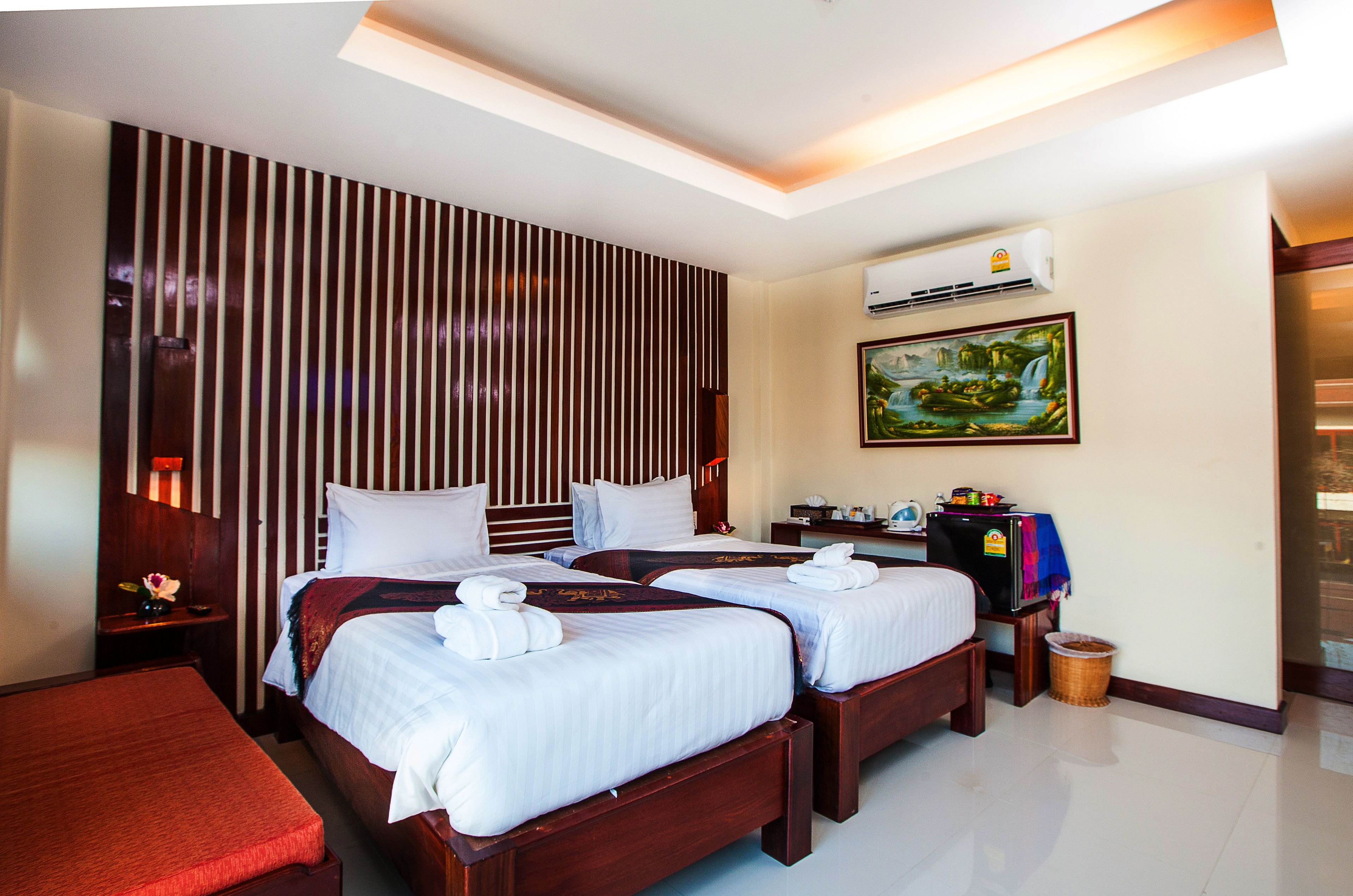 deluxe room, pool view | in-room safe, desk, free wifi, bed sheets