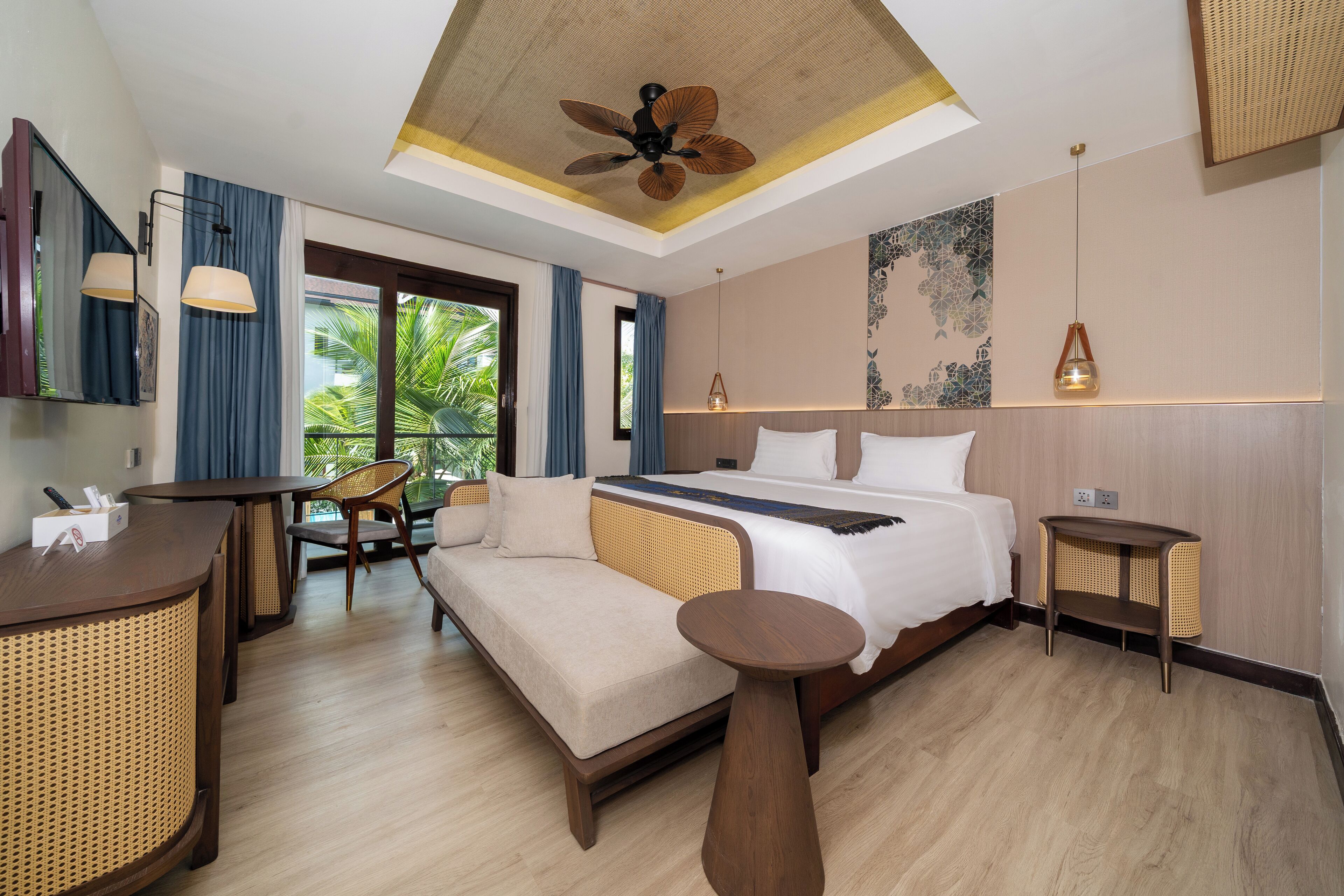 Deluxe Room, 1 King Bed, Non Smoking, Pool View | In-room safe, desk, free WiFi, bed sheets