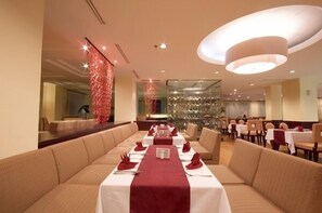 Breakfast, lunch, dinner served; Indonesian cuisine  - Hotel Gran Puri Manado (Manado)
