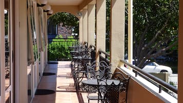 Departamento estándar, 1 habitación, cocineta, vista al patio | Vista desde la habitación