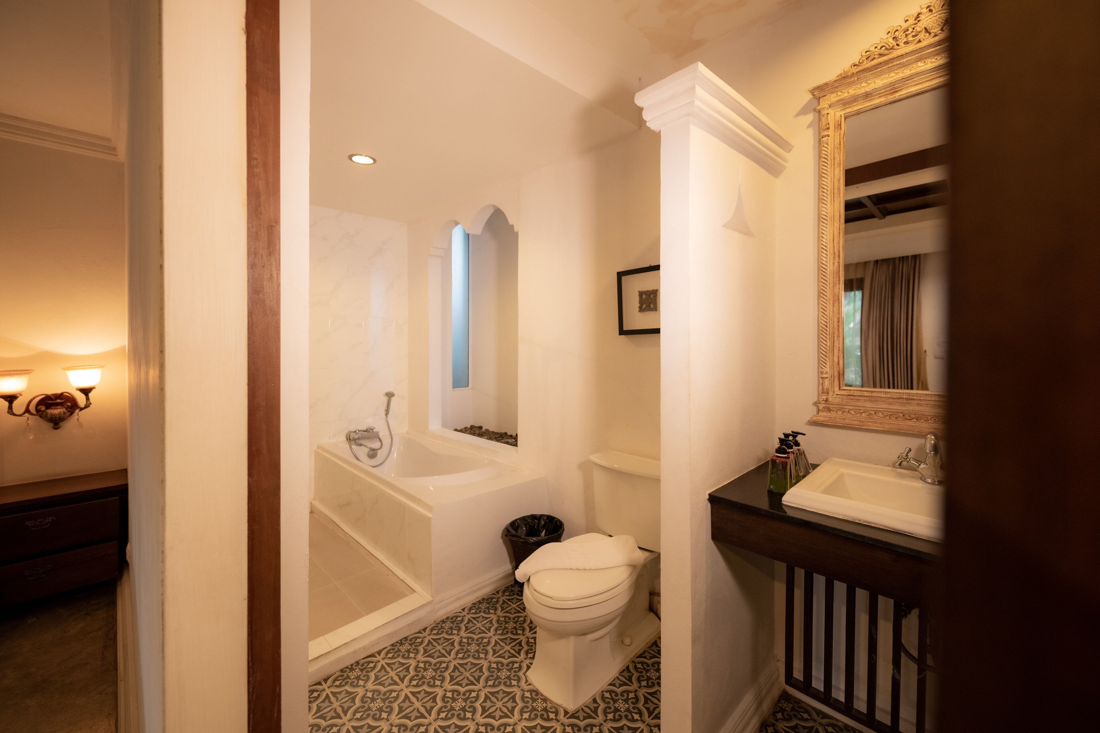 deep-soaking bathtub