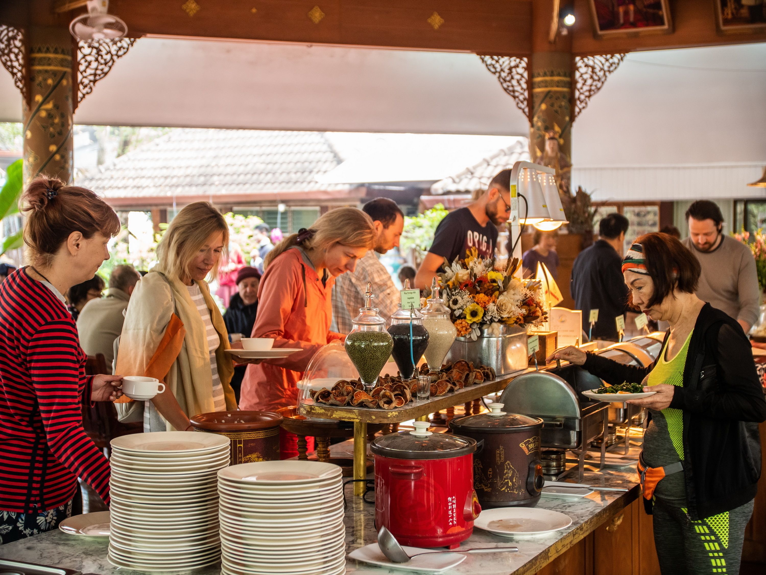 daily buffet breakfast (thb 350 per person)