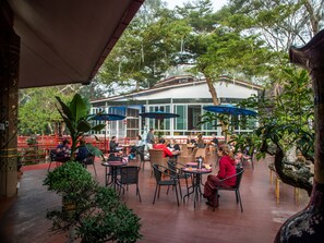 Tägliches Frühstücksbuffet gegen Gebühr