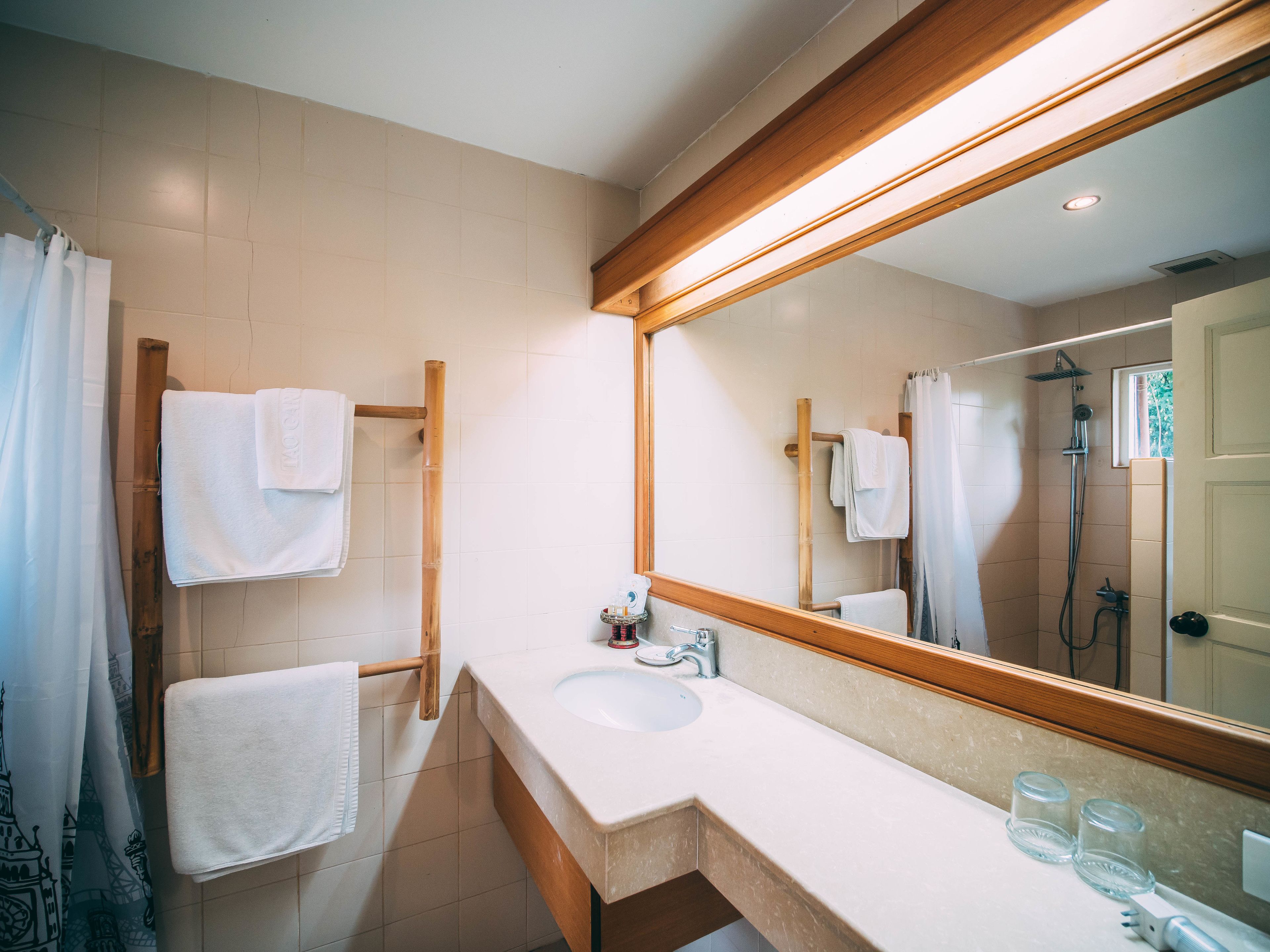 standard single room | bathroom | shower, free toiletries, hair dryer, slippers