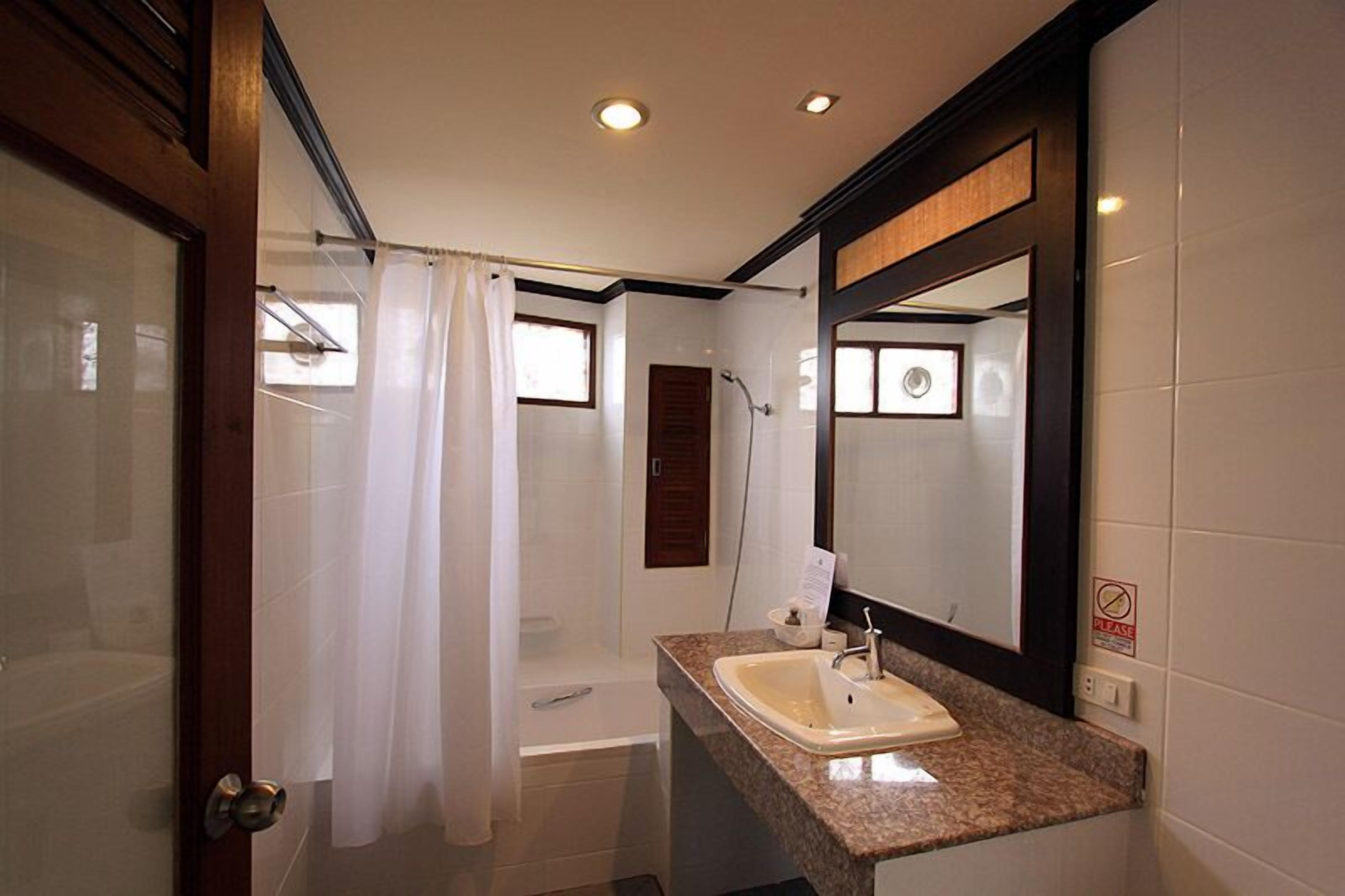 shower, free toiletries, towels