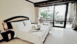 Standard Room with Balcony | 객실 내 금고, 간이 침대, 무료 WiFi, 침대 시트