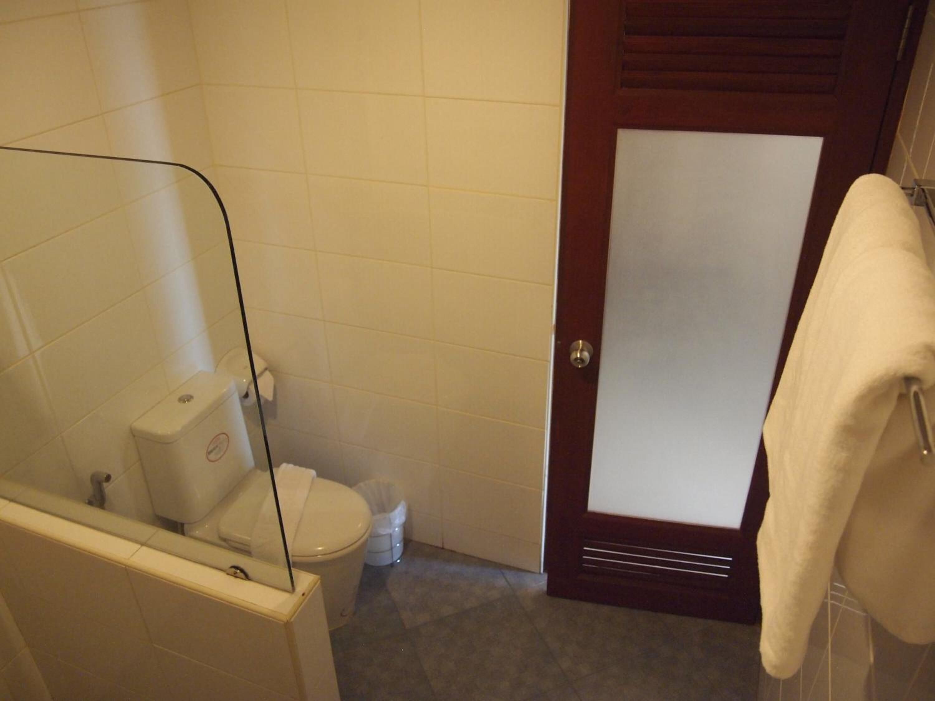 shower, free toiletries, towels