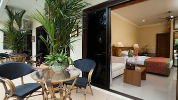 Standard Room (Pool Side) | Living area