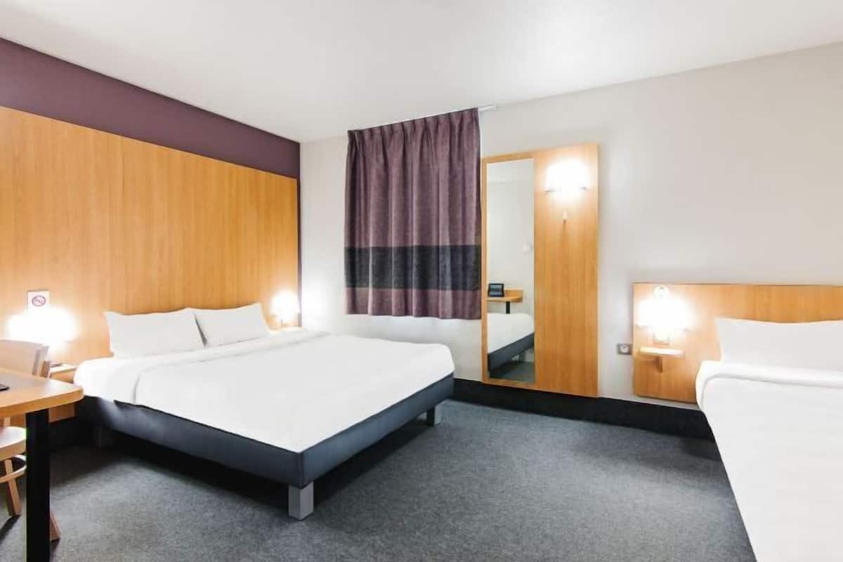 Premium bedding, desk, soundproofing, iron/ironing board
