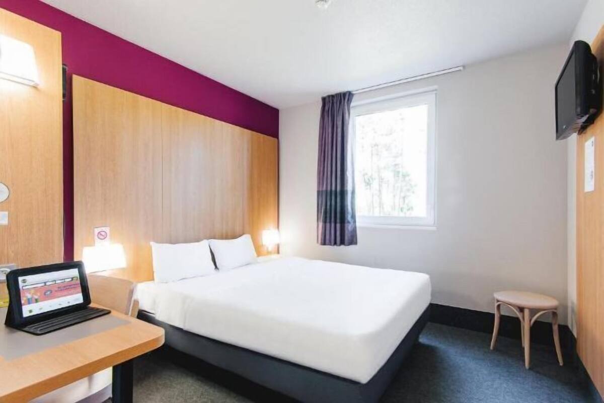 Premium bedding, desk, soundproofing, iron/ironing board