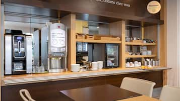 Petit déjeuner buffet servi tous les jours en supplément