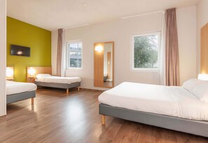 Chambre Quadruple, non-fumeurs | Literie de qualité supérieure, bureau, chambres insonorisées
