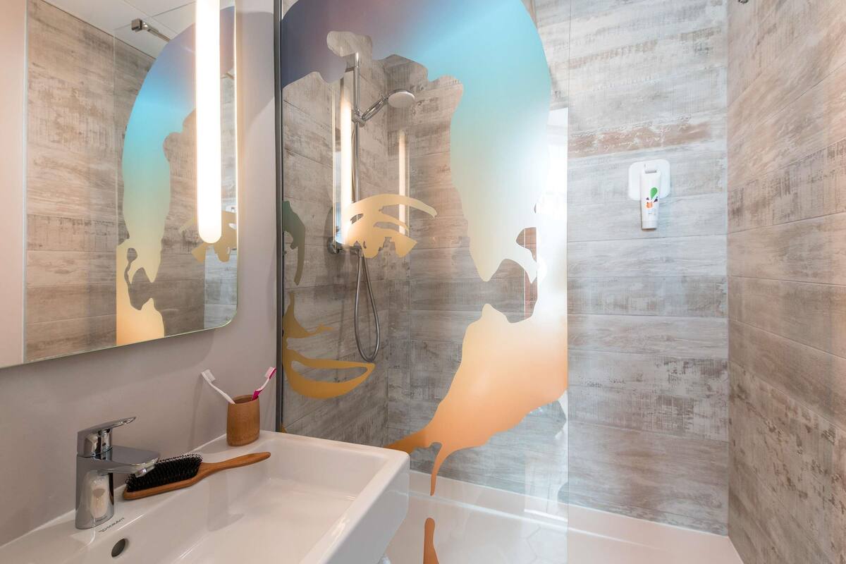 standard room, 2 single beds | premium bedding, desk, blackout curtains, soundproofing