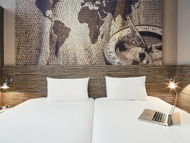 Ropa de cama de alta calidad, escritorio y cortinas blackout 
