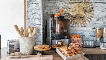 Se ofrece un desayuno bufé (13.90 EUR por persona)